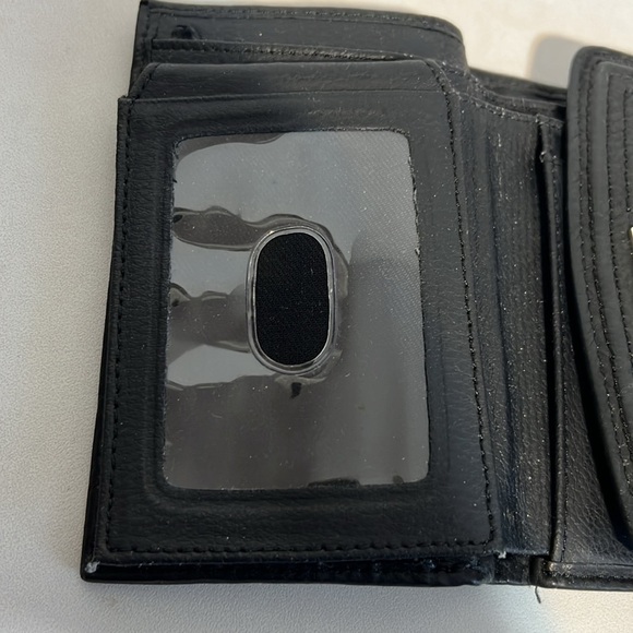 Fossil Women's Vintage Black Leather Wallet - Picture 8 of 15